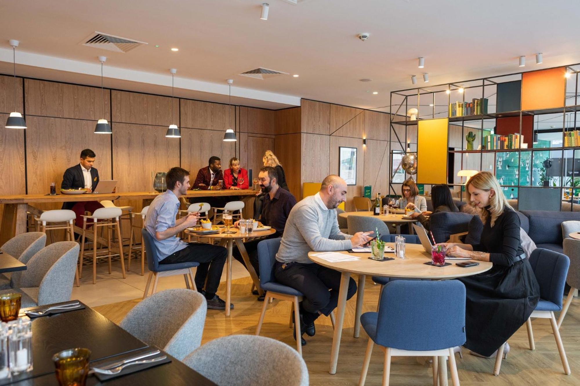 Holiday Inn London - Whitechapel By Ihg Buitenkant foto